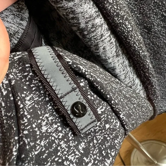 ⭕️SOLD⭕️ Lululemon Vinyasa scarf OS Adult Vinyasa Wrap NEW without TAGS - Picture 5 of 10